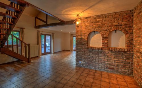 Villa de caractère 3 chambres avec double garage, terrasse et jardin