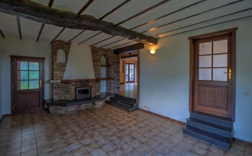 Villa de caractère 3 chambres avec double garage, terrasse et jardin