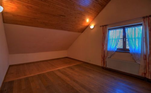 Villa de caractère 3 chambres avec double garage, terrasse et jardin