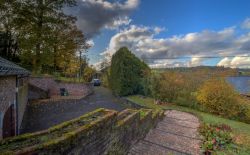 Villa de caractère 3 chambres avec double garage, terrasse et jardin