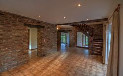 Villa de caractère 3 chambres avec double garage, terrasse et jardin