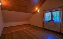 Villa de caractère 3 chambres avec double garage, terrasse et jardin