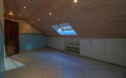 Villa de caractère 3 chambres avec double garage, terrasse et jardin