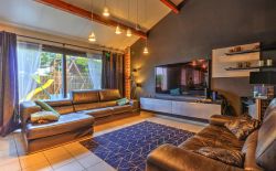 Magnifique rez-de-chaussée type loft avec terrasse et parking Magnifique rez-de-chaussée type loft avec terrasse et parking