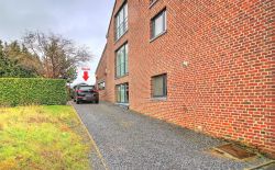 Magnifique rez-de-chaussée type loft avec terrasse et parking Magnifique rez-de-chaussée type loft avec terrasse et parking