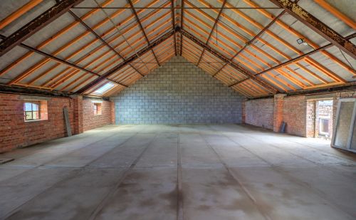Partie d'un hancien hangar à transformer en habitation
