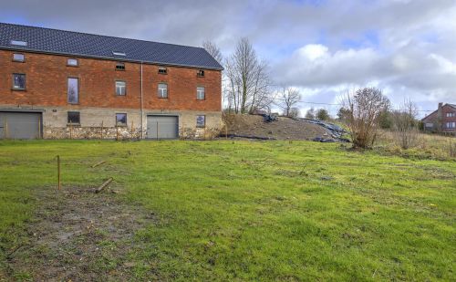 Partie d'un hancien hangar à transformer en habitation