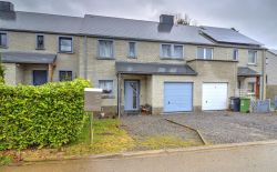 Maison 3 chambres à Florzé avec jardin et garage Maison 3 chambres à Florzé avec jardin et garage