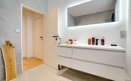 Vaste Penthouse de standing prêt à vous accueillir! Vaste Penthouse de standing prêt à vous accueillir!