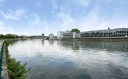 Vaste Penthouse de standing prêt à vous accueillir! Vaste Penthouse de standing prêt à vous accueillir!