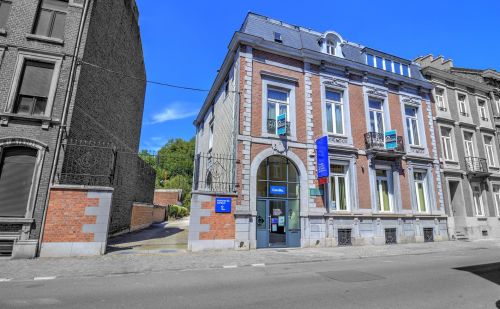 Imposante maison de maître actuellement à usage de bureaux