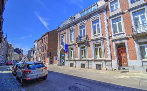 Imposante maison de maître actuellement à usage de bureaux