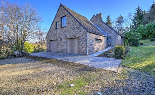 Belle villa 3 chambres avec grand jardin et garages