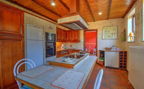 Belle villa 3 chambres avec grand jardin et garages