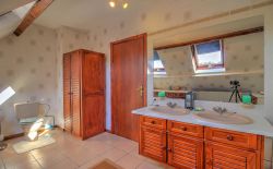 Belle villa 3 chambres avec grand jardin et garages