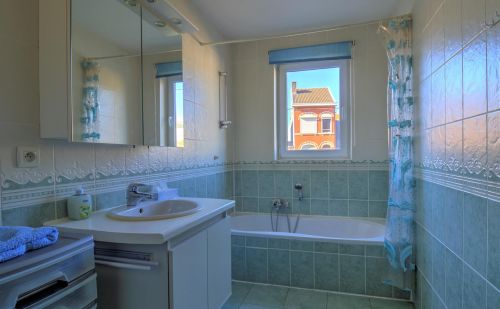 Appartement 2 chambres en bon état situé au rez-de-chaussée