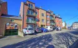 Appartement 2 chambres en bon état situé au rez-de-chaussée