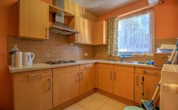 Appartement 2 chambres en bon état situé au rez-de-chaussée