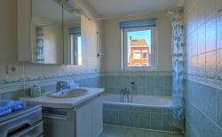 Appartement 2 chambres en bon état situé au rez-de-chaussée