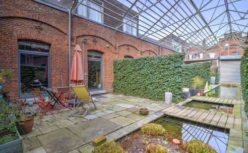 Loft de 100m² avec cour et parking privatif Loft de 100m² avec cour et parking privatif