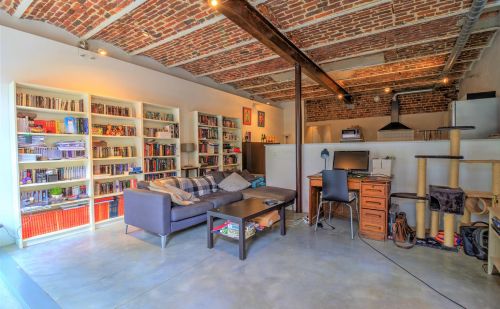 Loft de 100m² avec cour et parking privatif Loft de 100m² avec cour et parking privatif