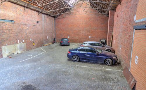 Loft de 100m² avec cour et parking privatif Loft de 100m² avec cour et parking privatif