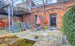 Loft de 100m² avec cour et parking privatif Loft de 100m² avec cour et parking privatif