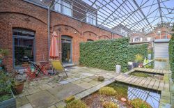 Loft de 100m² avec cour et parking privatif Loft de 100m² avec cour et parking privatif