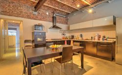 Loft de 100m² avec cour et parking privatif Loft de 100m² avec cour et parking privatif