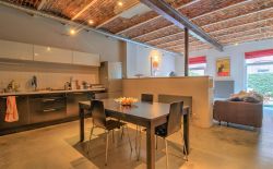 Loft de 100m² avec cour et parking privatif Loft de 100m² avec cour et parking privatif