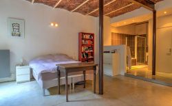 Loft de 100m² avec cour et parking privatif Loft de 100m² avec cour et parking privatif