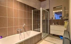 Loft de 100m² avec cour et parking privatif Loft de 100m² avec cour et parking privatif