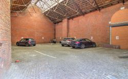 Loft de 100m² avec cour et parking privatif Loft de 100m² avec cour et parking privatif