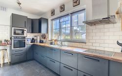 Centre équestre à vendre à Heure-le-Romain