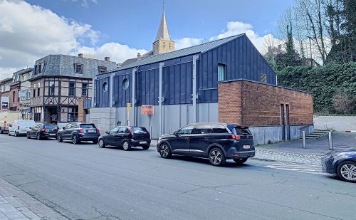 Immeuble de bureaux avec parking privatif au centre de Jupille