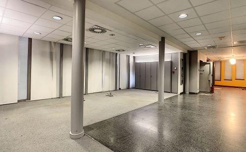 Immeuble de bureaux avec parking privatif au centre de Jupille