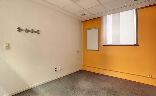 Immeuble de bureaux avec parking privatif au centre de Jupille