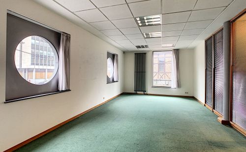 Immeuble de bureaux avec parking privatif au centre de Jupille