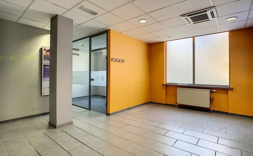 Immeuble à usage actuel de bureaux au centre d'Amay Immeuble à usage actuel de bureaux au centre d'Amay