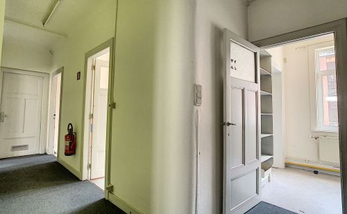 Immeuble à usage actuel de bureaux au centre d'Amay Immeuble à usage actuel de bureaux au centre d'Amay