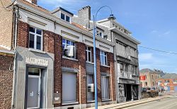 Immeuble à usage actuel de bureaux au centre d'Amay Immeuble à usage actuel de bureaux au centre d'Amay