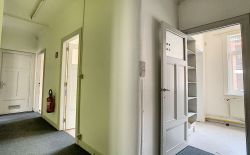 Immeuble à usage actuel de bureaux au centre d'Amay Immeuble à usage actuel de bureaux au centre d'Amay