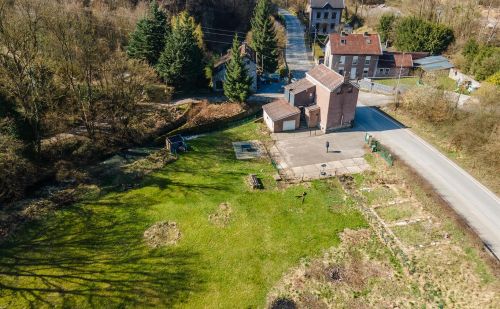 Maison 3 chambres à rénover avec garage et grand jardin Maison 3 chambres à rénover avec garage et grand jardin