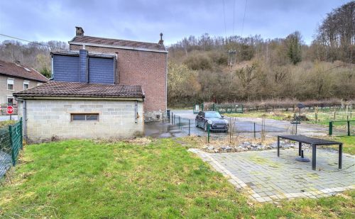 Maison 3 chambres à rénover avec garage et grand jardin Maison 3 chambres à rénover avec garage et grand jardin