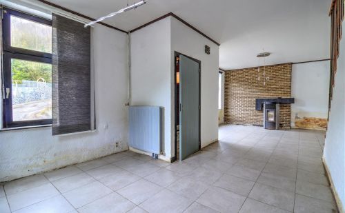 Maison 3 chambres à rénover avec garage et grand jardin Maison 3 chambres à rénover avec garage et grand jardin