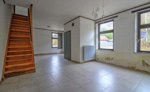 Maison 3 chambres à rénover avec garage et grand jardin Maison 3 chambres à rénover avec garage et grand jardin