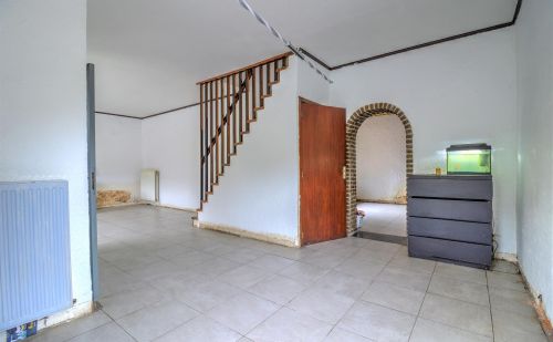 Maison 3 chambres à rénover avec garage et grand jardin Maison 3 chambres à rénover avec garage et grand jardin