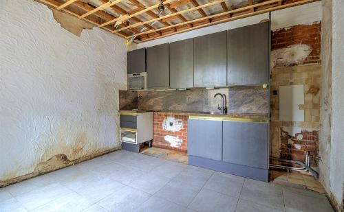 Maison 3 chambres à rénover avec garage et grand jardin Maison 3 chambres à rénover avec garage et grand jardin