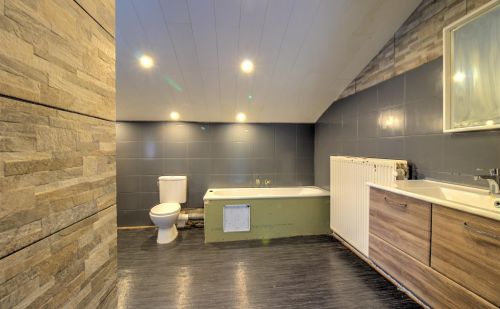 Maison 3 chambres à rénover avec garage et grand jardin Maison 3 chambres à rénover avec garage et grand jardin