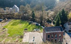 Maison 3 chambres à rénover avec garage et grand jardin Maison 3 chambres à rénover avec garage et grand jardin